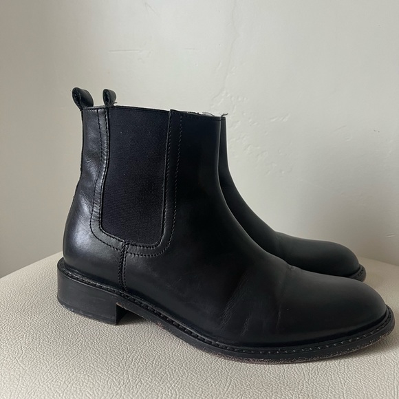 Johnston& Murphy Women’s Chelsea Black Leather Ankle Bootie’s Size 6.5 - Picture 4 of 13